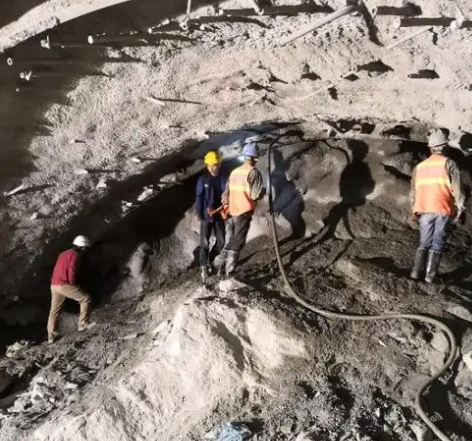 湘阴拱顶带模注浆料的施工流程及注意事项